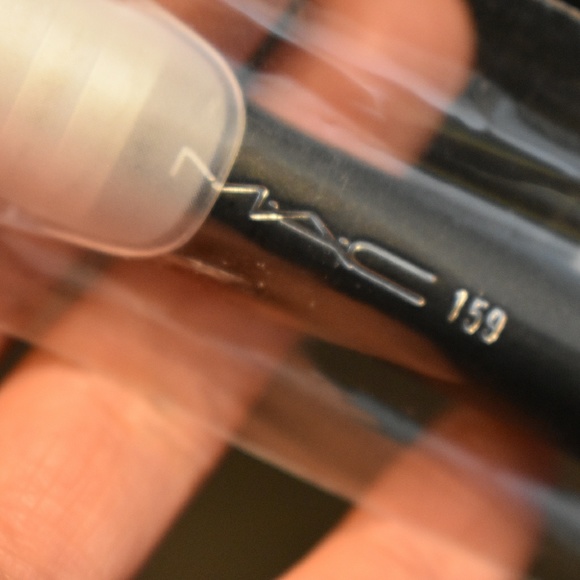 MAC 159 Duo Fibre Blush Brush - Picture 6 of 7